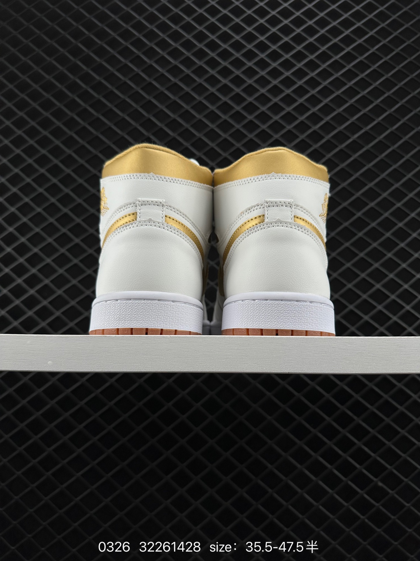 （NIKE）AIR JORDAN 1 MID